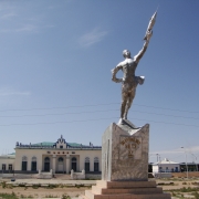 Jügderdemidiin Gürragchaa Monument, Чойр (Монгол Улс)